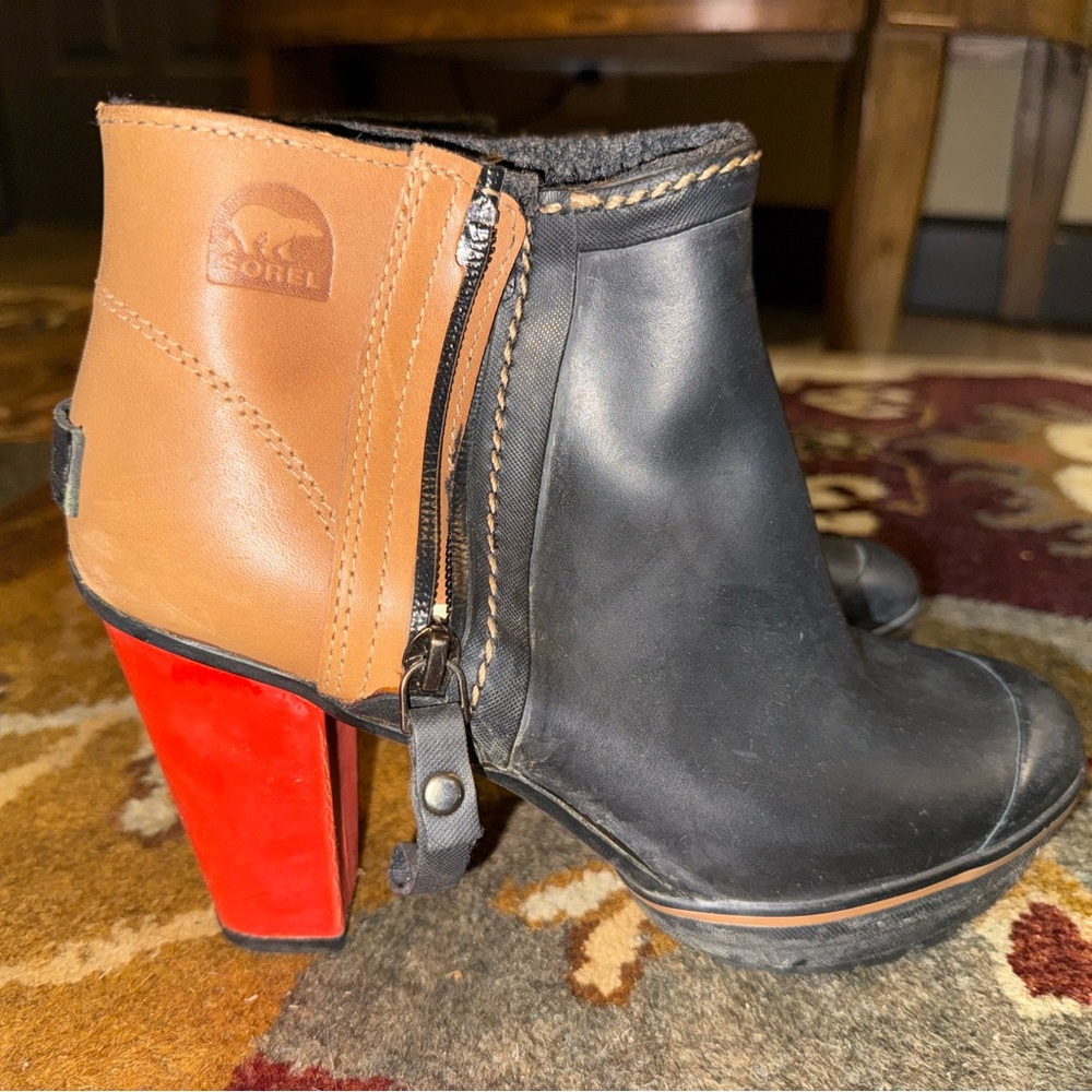 Sorel Leather and Rubber Boots. Rain booties ankle heels Black Orange Brown 7.5